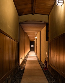 通路をお進みください