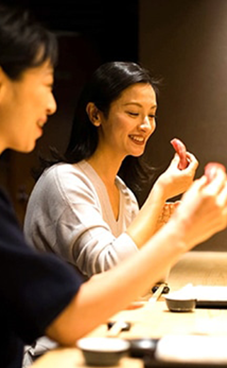 一斉に始まる、至高の時間。鮨と美酒で紡ぐ、京の一夜。